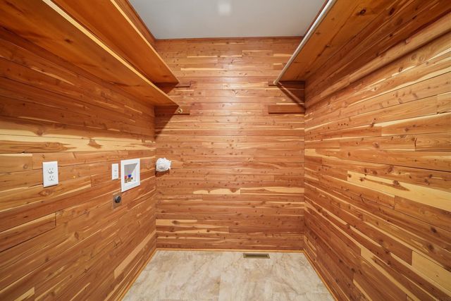 120 Kenway Rd., Waterloo, IA 50701