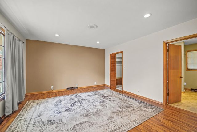 120 Kenway Rd., Waterloo, IA 50701