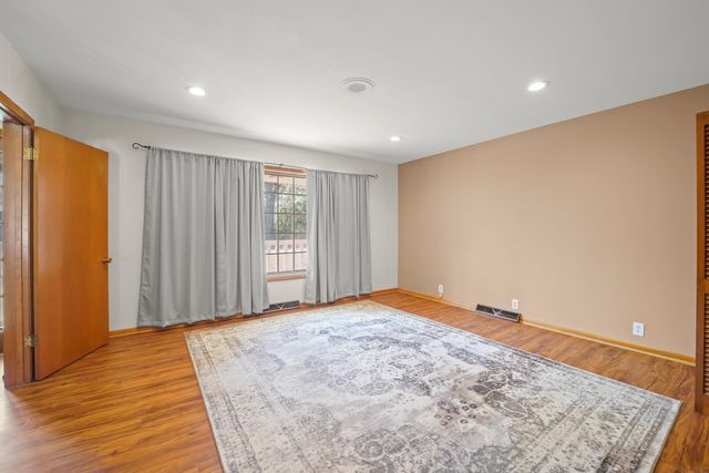 120 Kenway Rd., Waterloo, IA 50701