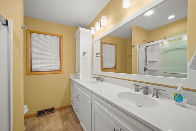 120 Kenway Rd., Waterloo, IA 50701