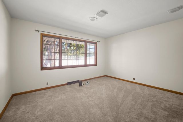 120 Kenway Rd., Waterloo, IA 50701