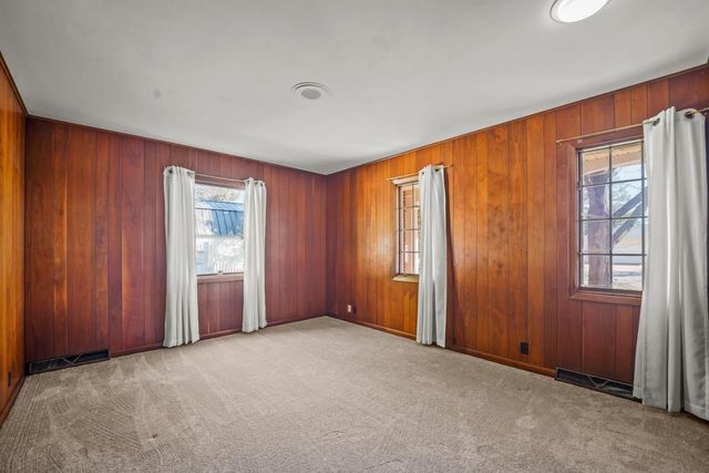 120 Kenway Rd., Waterloo, IA 50701