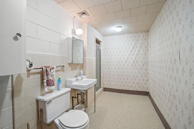 120 Kenway Rd., Waterloo, IA 50701