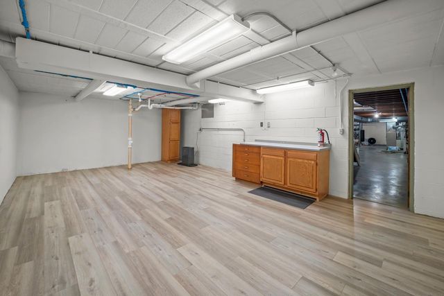 120 Kenway Rd., Waterloo, IA 50701