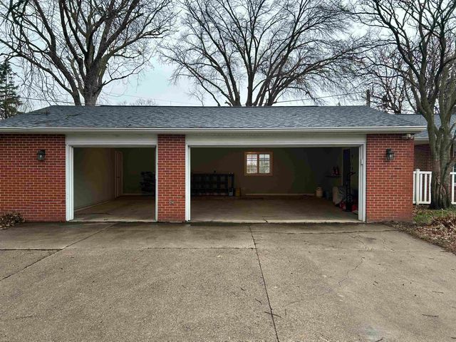 120 Kenway Rd., Waterloo, IA 50701