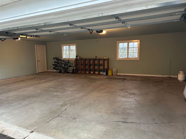 120 Kenway Rd., Waterloo, IA 50701