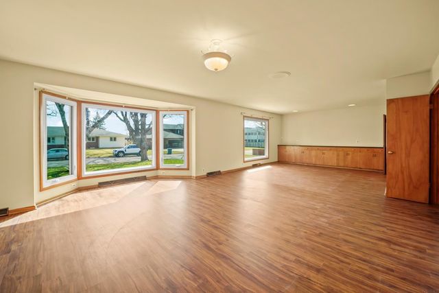 120 Kenway Rd., Waterloo, IA 50701