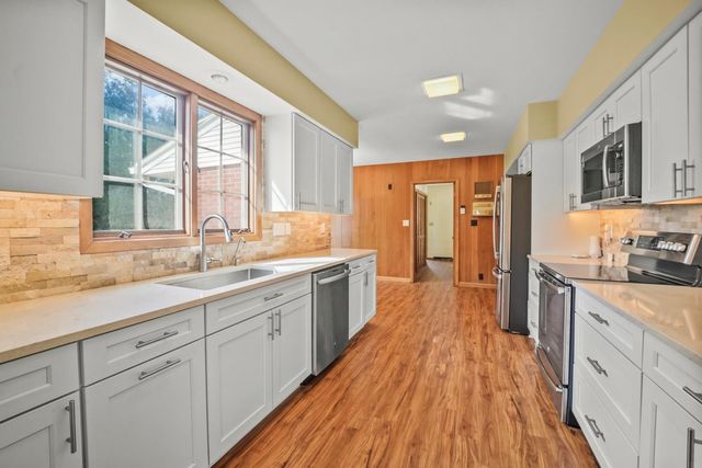 120 Kenway Rd., Waterloo, IA 50701