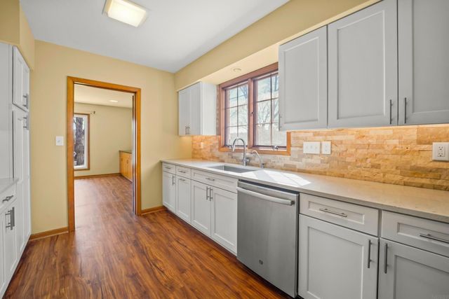 120 Kenway Rd., Waterloo, IA 50701