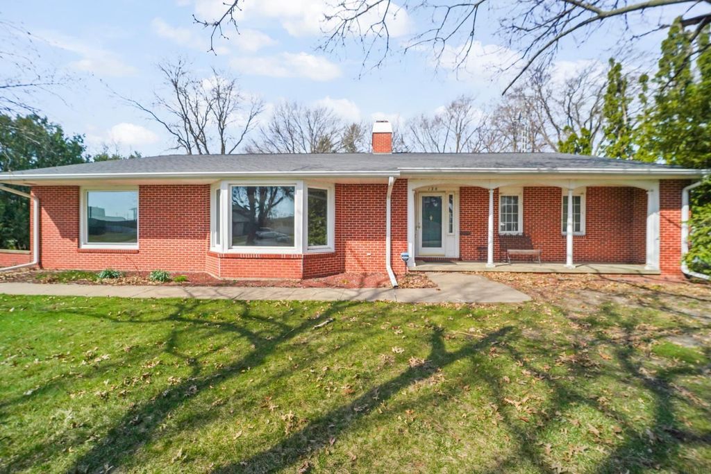 120 Kenway Rd., Waterloo, IA 50701