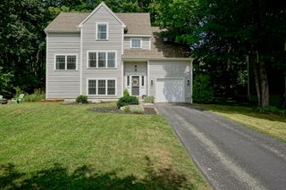 28 Alderwood Drive, Stratham, NH 03885