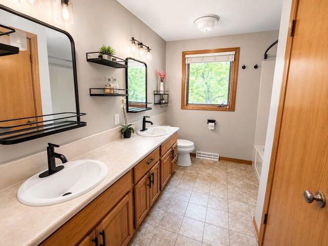 2306 Northview ROAD, Waukesha, WI 53188