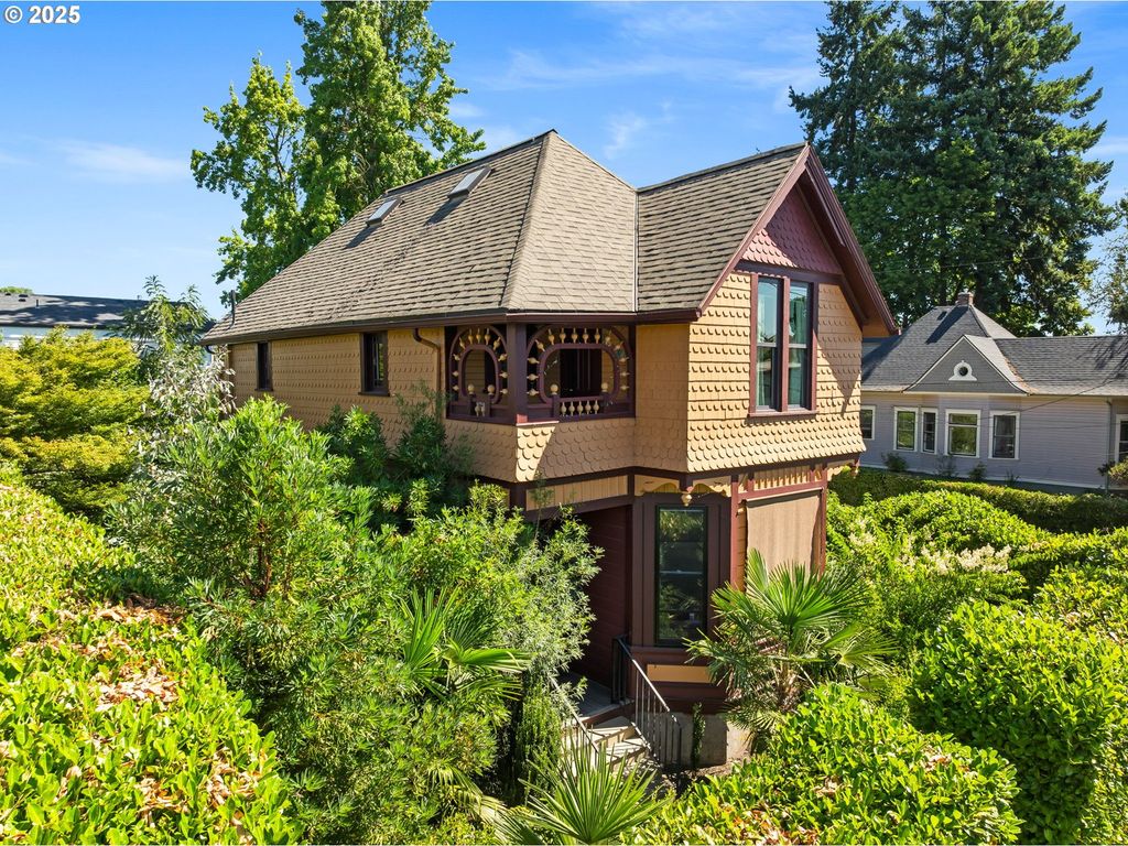 1235 Se CLINTON St, Portland, OR 97202