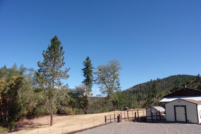 375 Jordan Creek Road, Riddle, OR 97469