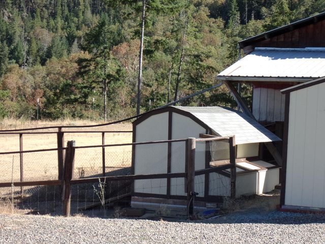 375 Jordan Creek Road, Riddle, OR 97469