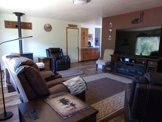 375 Jordan Creek Road, Riddle, OR 97469