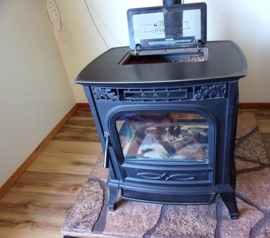 375 Jordan Creek Road, Riddle, OR 97469