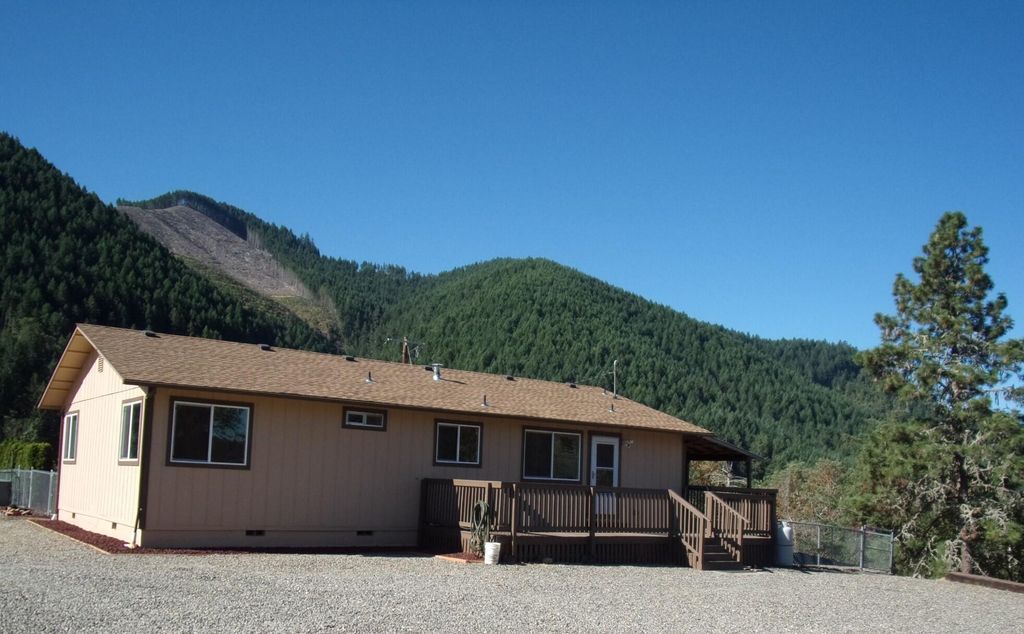 375 Jordan Creek Road, Riddle, OR 97469