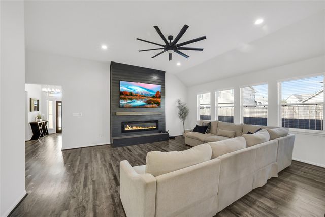 13642 Giant Panda Bear Avenue, Crosby, TX 77532