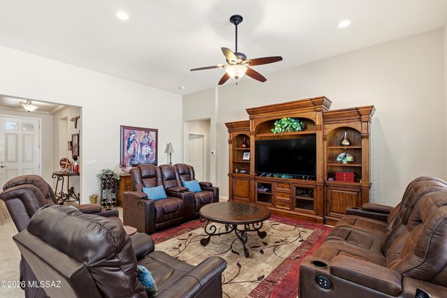 2209 E Bluejay Bluff Lane, Green Valley, AZ 85614