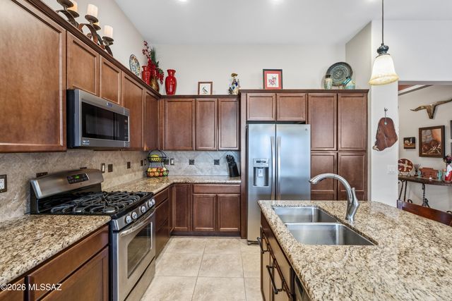 2209 E Bluejay Bluff Lane, Green Valley, AZ 85614