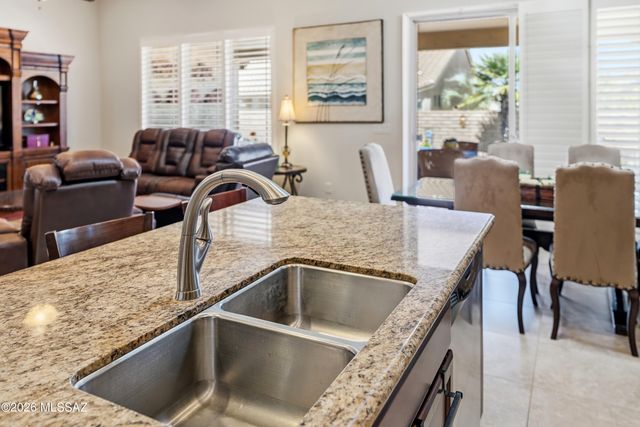 2209 E Bluejay Bluff Lane, Green Valley, AZ 85614