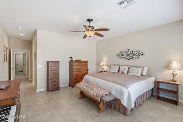 2209 E Bluejay Bluff Lane, Green Valley, AZ 85614