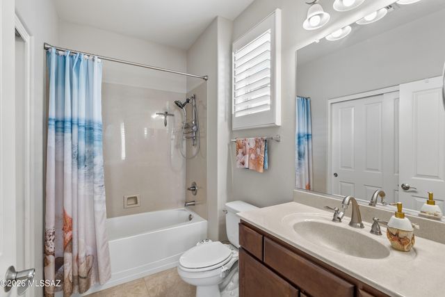 2209 E Bluejay Bluff Lane, Green Valley, AZ 85614