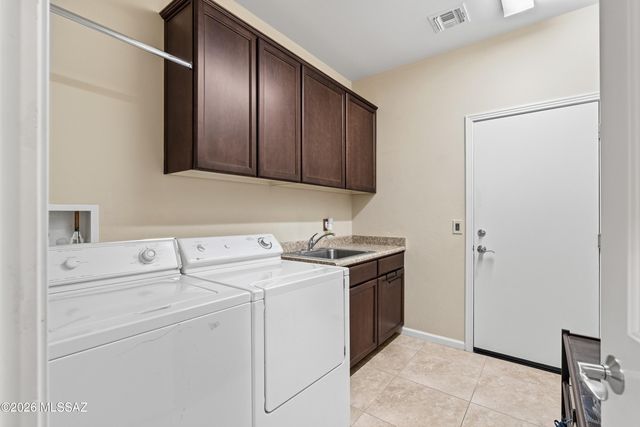 2209 E Bluejay Bluff Lane, Green Valley, AZ 85614