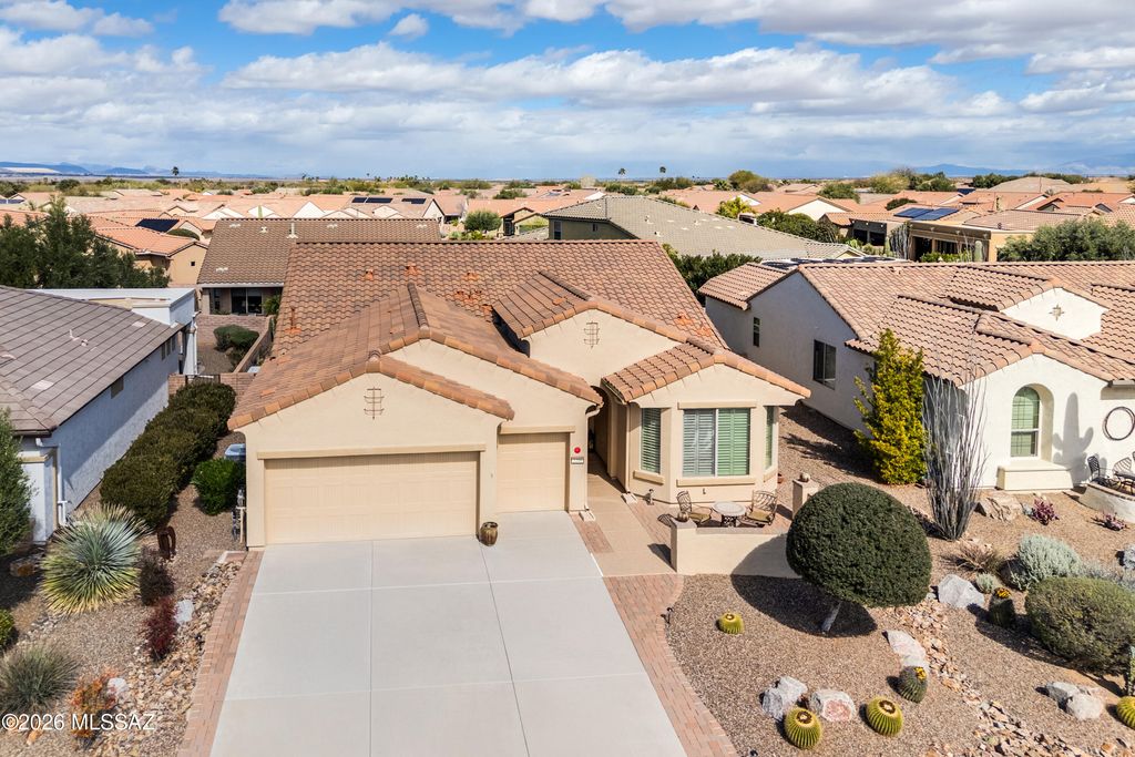 2209 E Bluejay Bluff Lane, Green Valley, AZ 85614