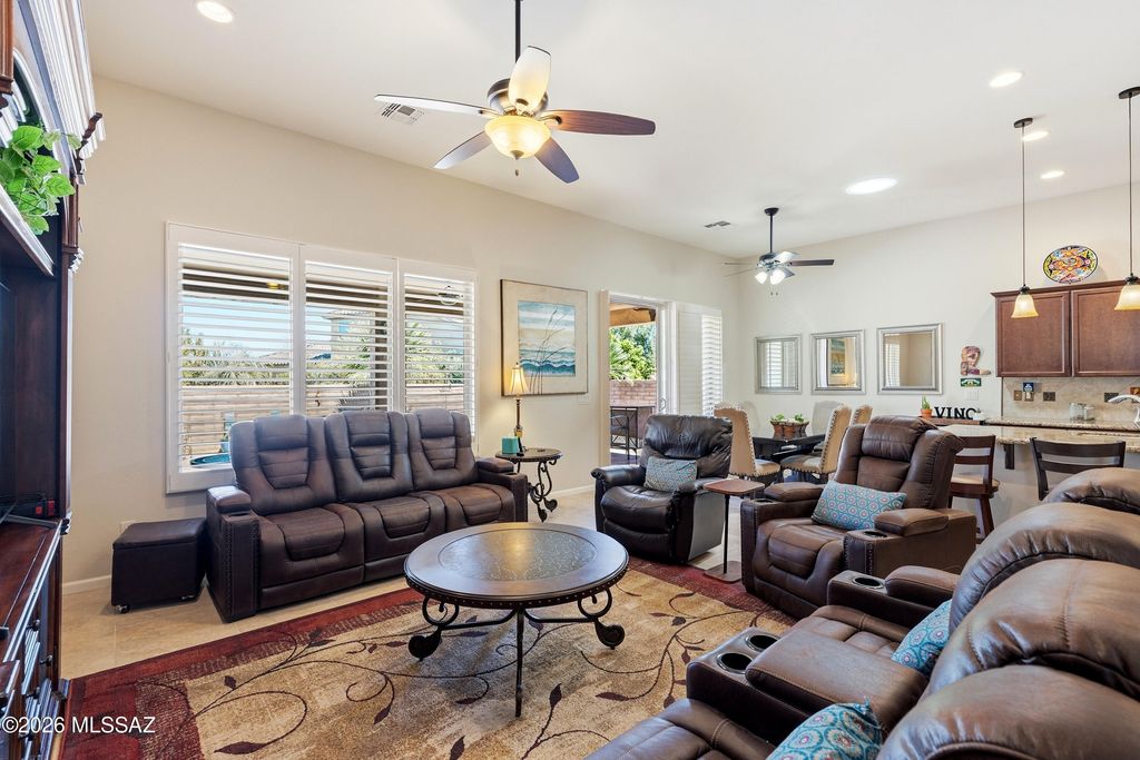 Image 12 of property listing at 2209 E Bluejay Bluff Lane, Green Valley, AZ 85614