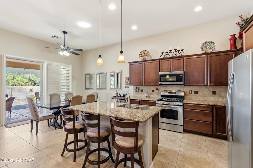 Image 13 of property listing at 2209 E Bluejay Bluff Lane, Green Valley, AZ 85614