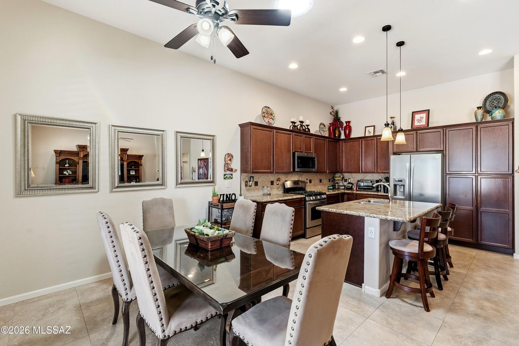 Image 16 of property listing at 2209 E Bluejay Bluff Lane, Green Valley, AZ 85614
