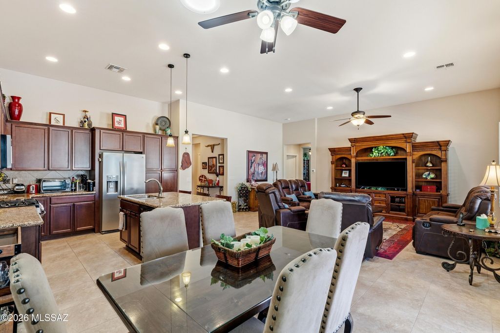 Image 17 of property listing at 2209 E Bluejay Bluff Lane, Green Valley, AZ 85614