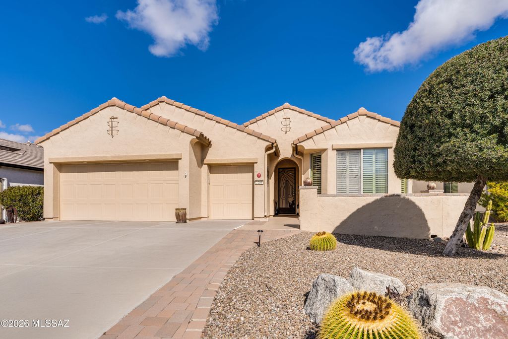 Image 2 of property listing at 2209 E Bluejay Bluff Lane, Green Valley, AZ 85614
