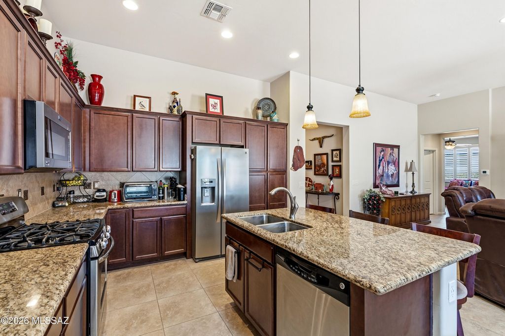 Image 20 of property listing at 2209 E Bluejay Bluff Lane, Green Valley, AZ 85614