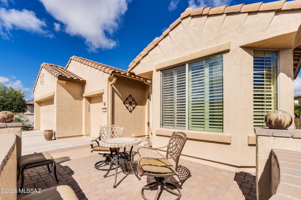 Image 4 of property listing at 2209 E Bluejay Bluff Lane, Green Valley, AZ 85614