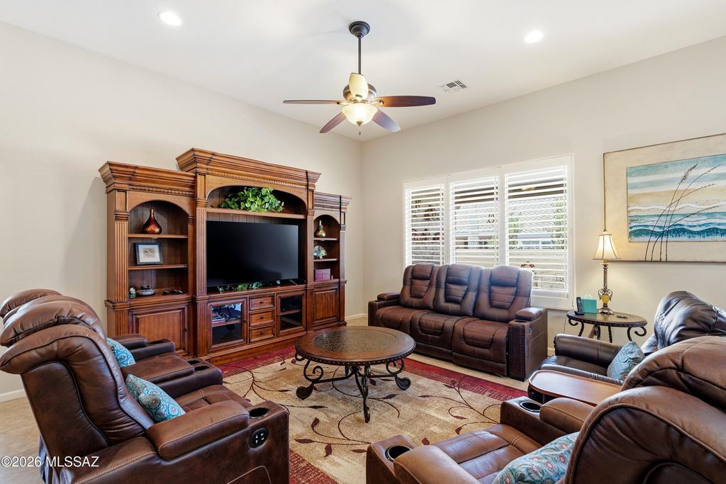 Image 9 of property listing at 2209 E Bluejay Bluff Lane, Green Valley, AZ 85614