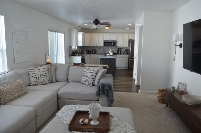 515 Galileo Dr, Rostraver, PA 15012