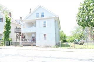 75 Elm St, Holyoke, MA 01040