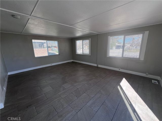 19127 Danbury, Hesperia, CA 92345