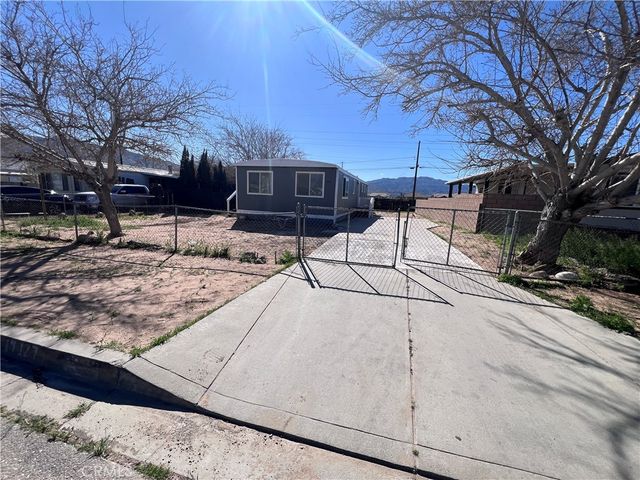 19127 Danbury, Hesperia, CA 92345