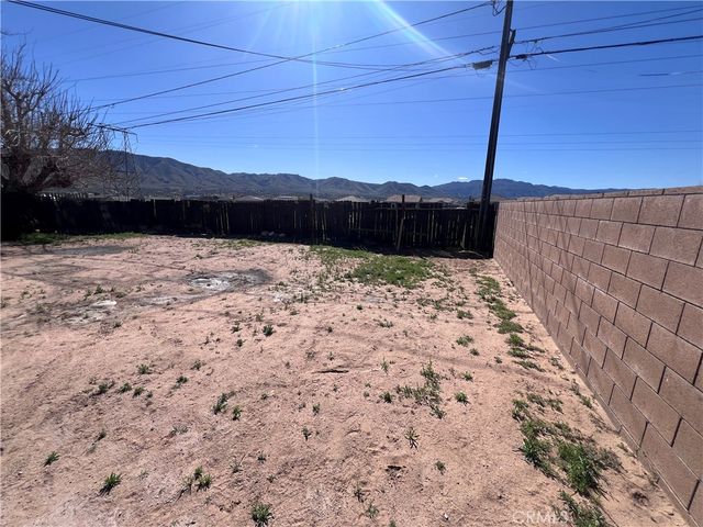 19127 Danbury, Hesperia, CA 92345