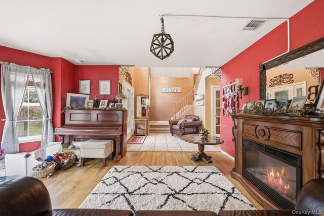 17 Holmes Avenue, Eastport, NY 11941