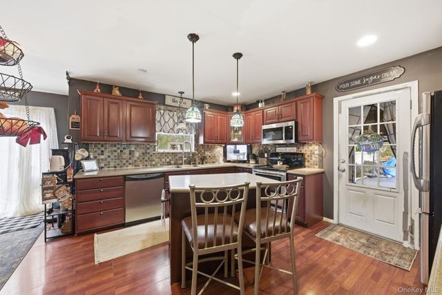 17 Holmes Avenue, Eastport, NY 11941