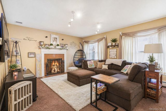 17 Holmes Avenue, Eastport, NY 11941