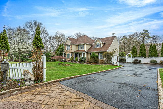 17 Holmes Avenue, Eastport, NY 11941