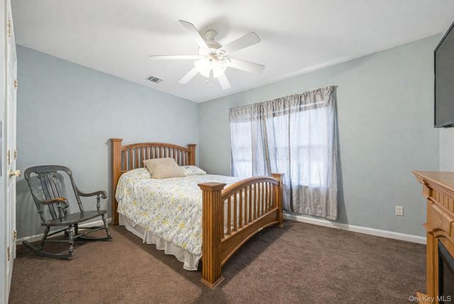 17 Holmes Avenue, Eastport, NY 11941