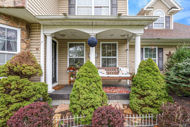 17 Holmes Avenue, Eastport, NY 11941