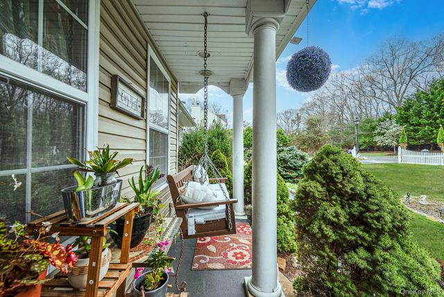 17 Holmes Avenue, Eastport, NY 11941